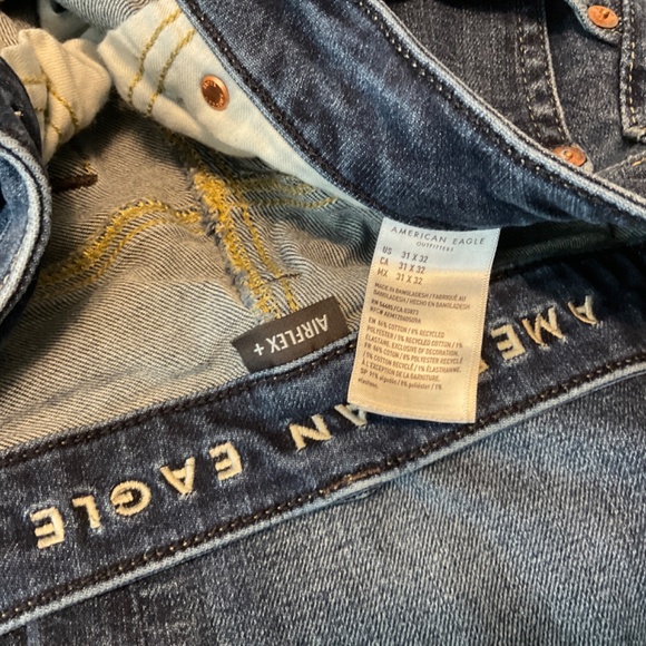 AE Like NEW Airflex Jeans - Picture 3 of 5